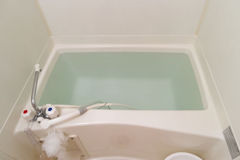 Who Does Bathtub Refinishings